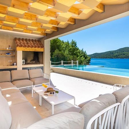 Beachfront Villa Brulupes In Secluded Bay Konstari エクステリア 写真