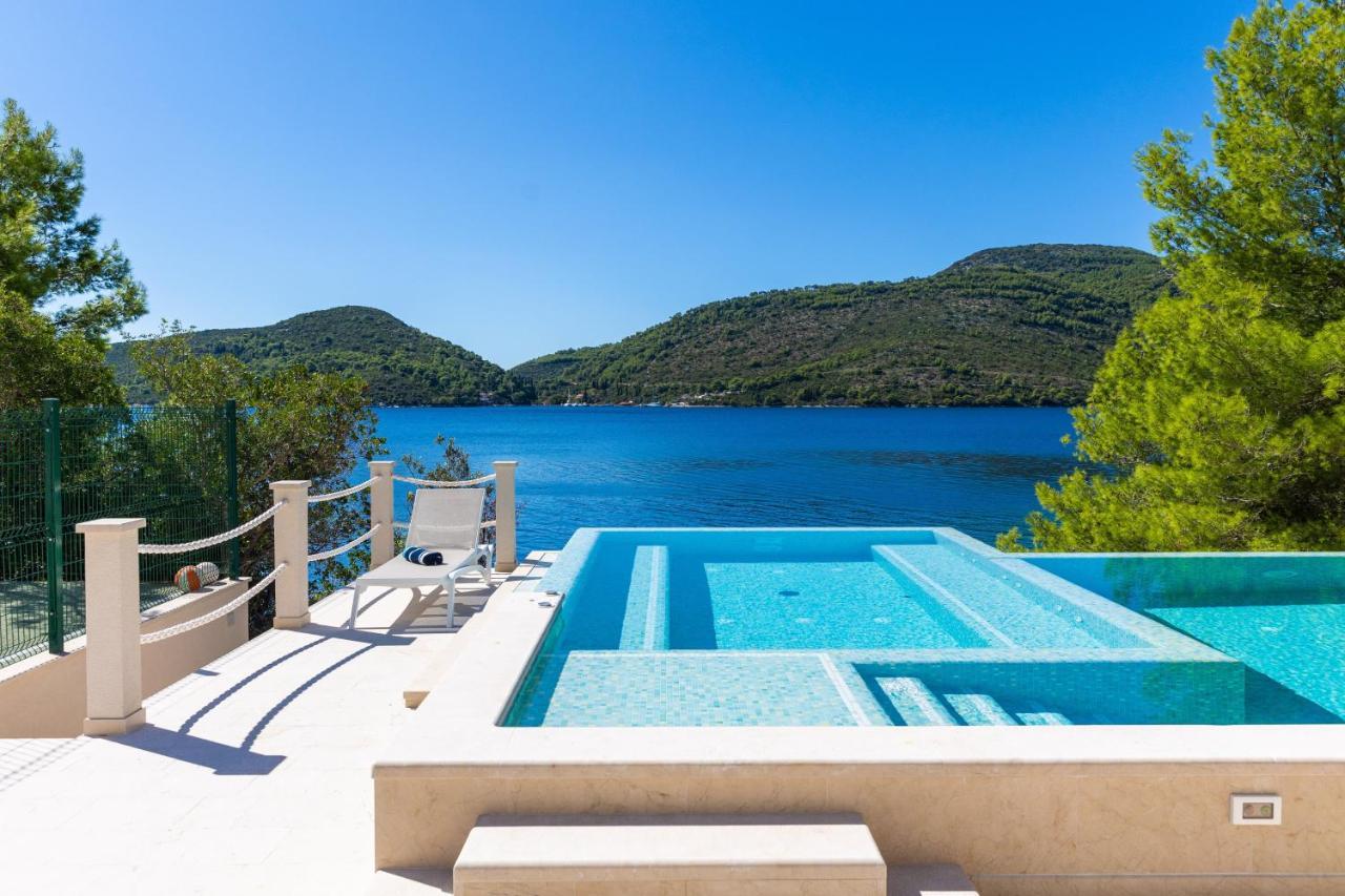 Beachfront Villa Brulupes In Secluded Bay Konstari エクステリア 写真