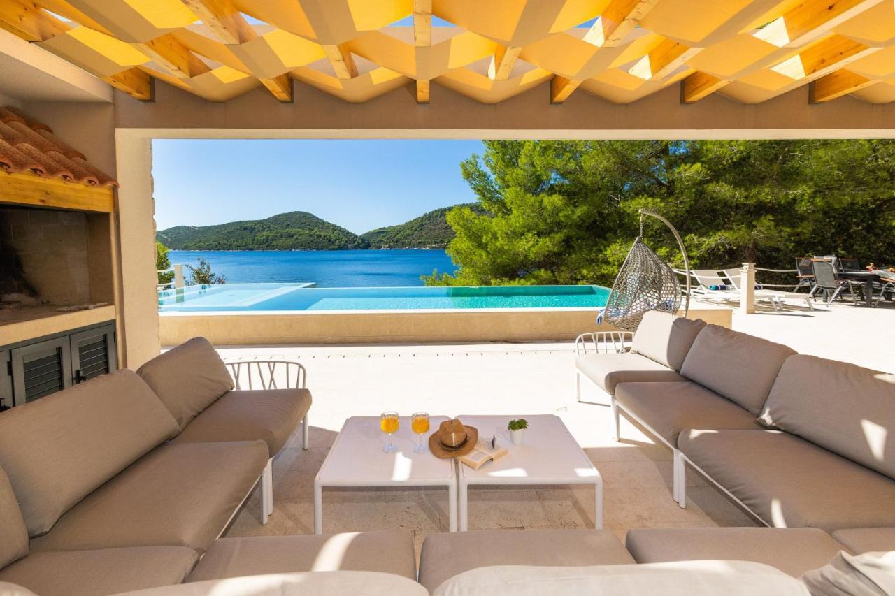 Beachfront Villa Brulupes In Secluded Bay Konstari エクステリア 写真
