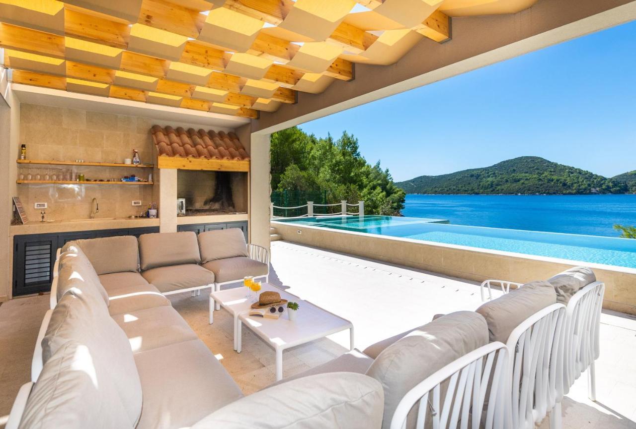 Beachfront Villa Brulupes In Secluded Bay Konstari エクステリア 写真