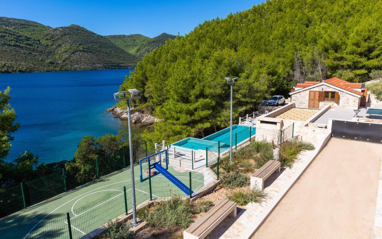 Beachfront Villa Brulupes In Secluded Bay Konstari エクステリア 写真