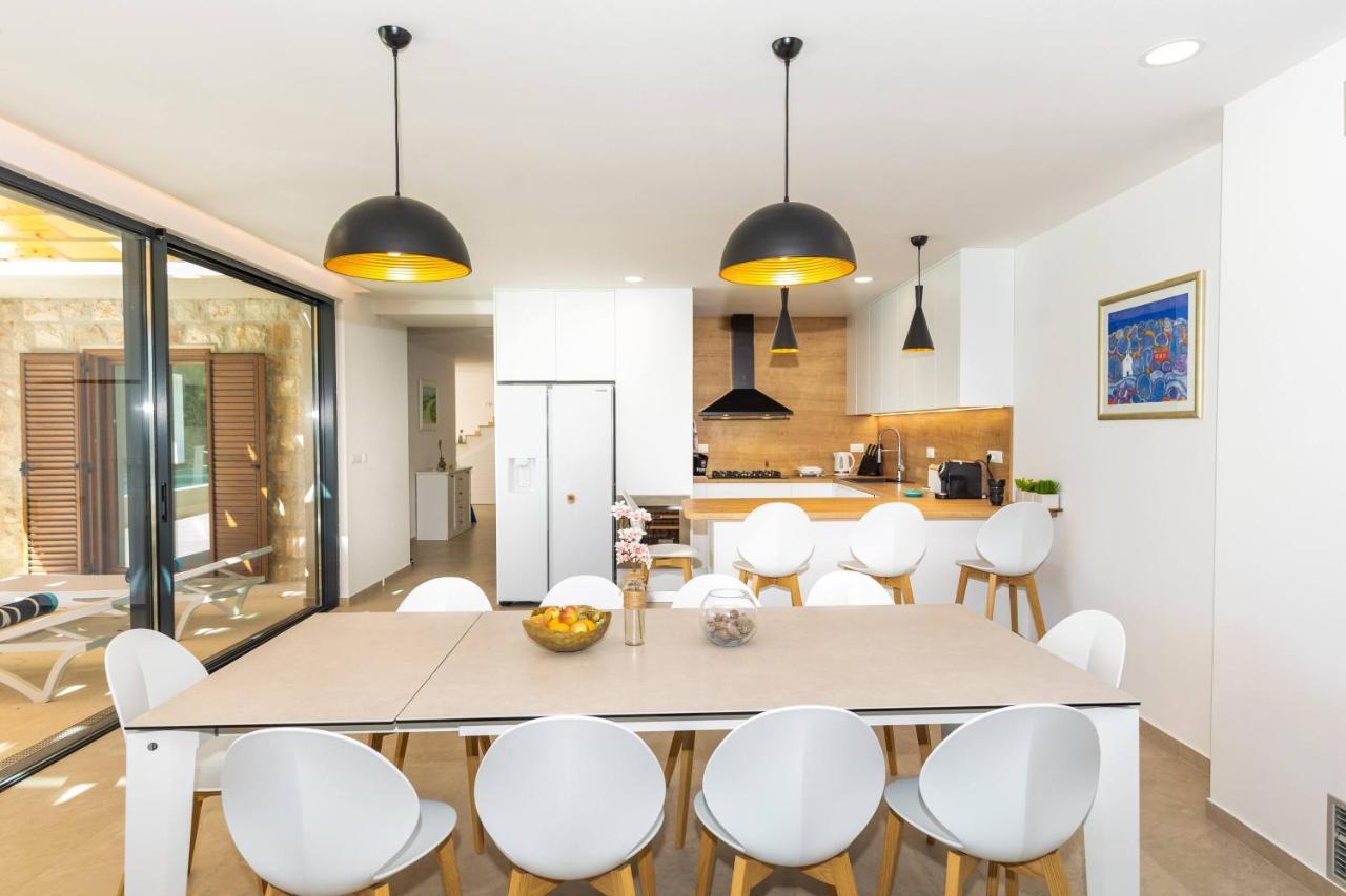Beachfront Villa Brulupes In Secluded Bay Konstari エクステリア 写真