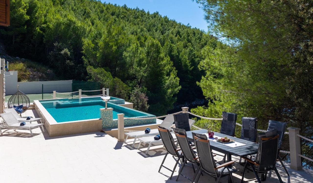 Beachfront Villa Brulupes In Secluded Bay Konstari エクステリア 写真