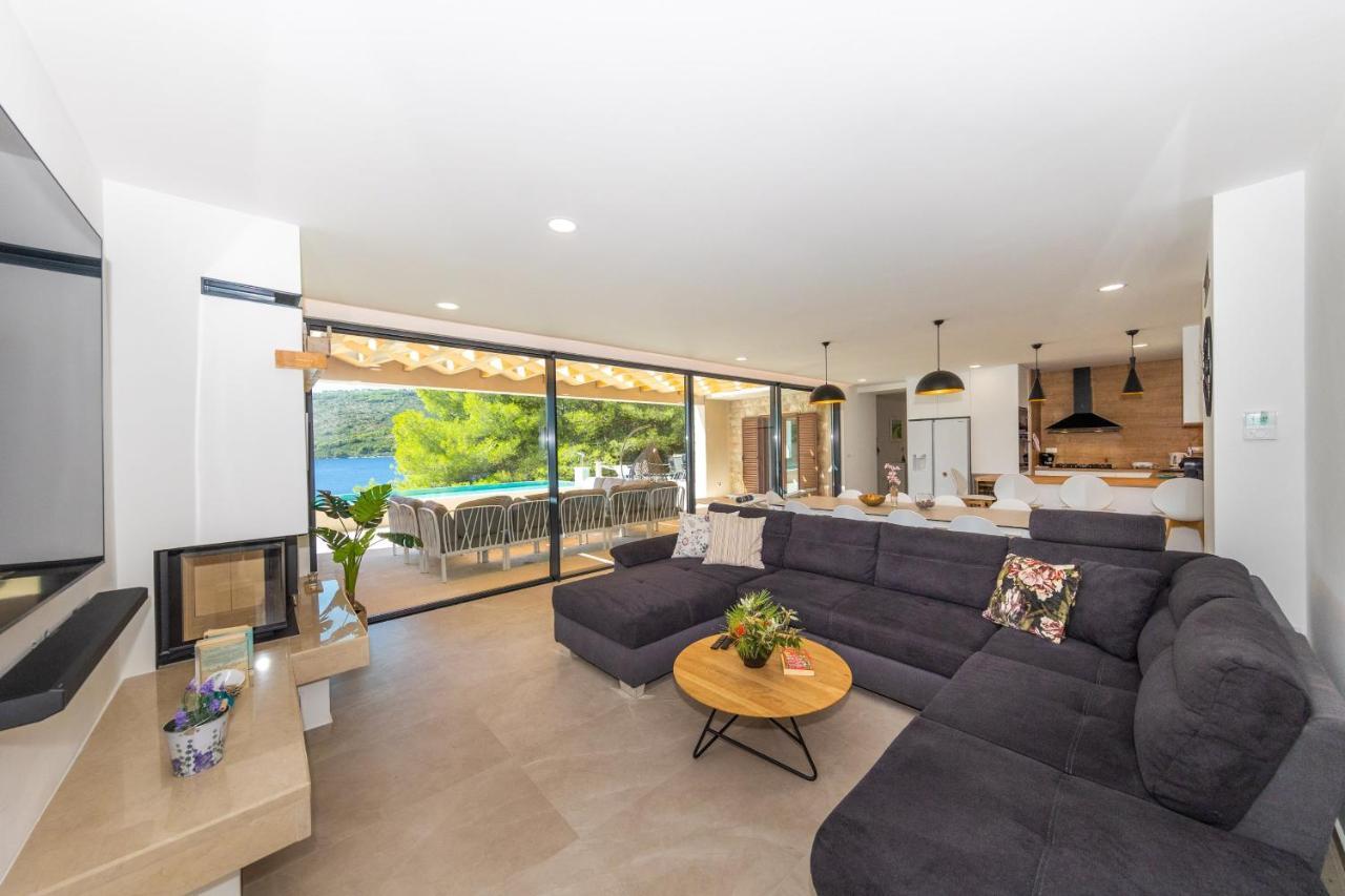 Beachfront Villa Brulupes In Secluded Bay Konstari エクステリア 写真