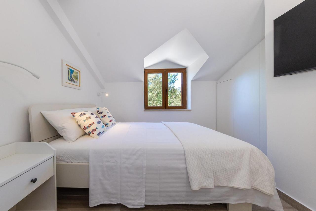 Beachfront Villa Brulupes In Secluded Bay Konstari エクステリア 写真