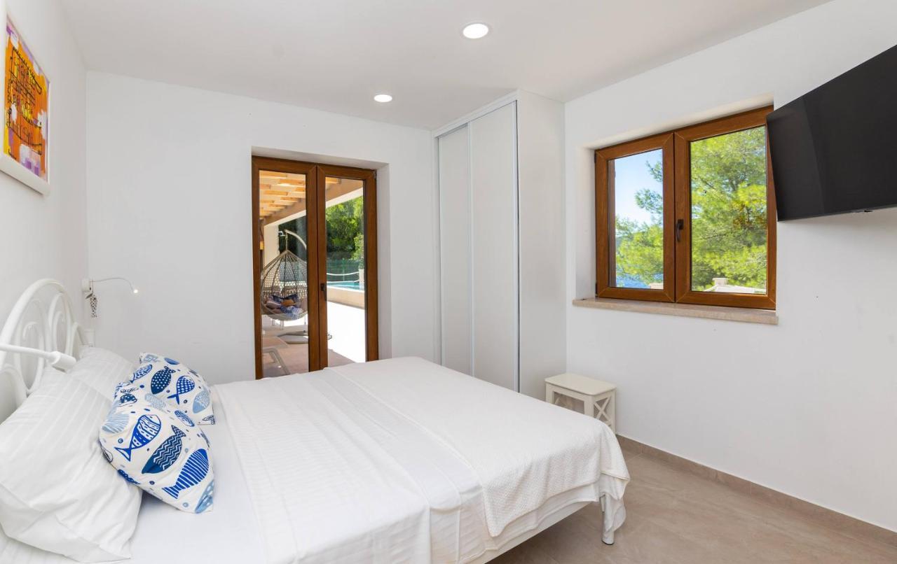 Beachfront Villa Brulupes In Secluded Bay Konstari エクステリア 写真