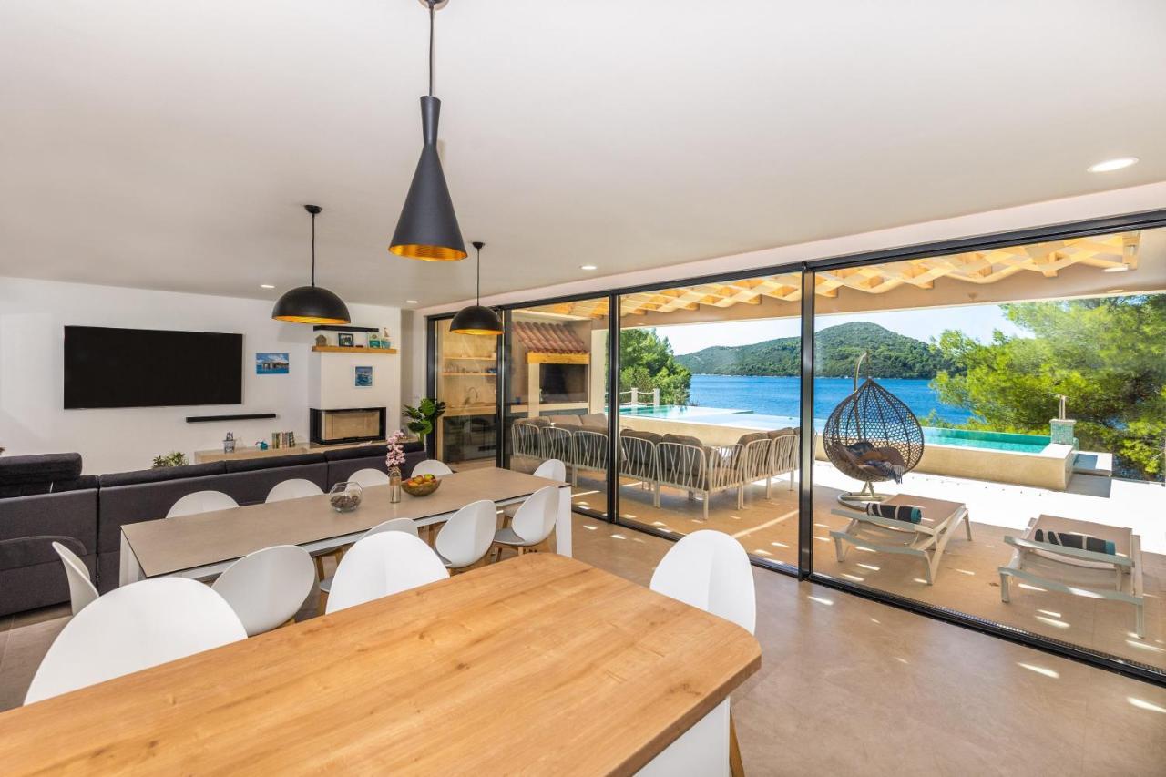 Beachfront Villa Brulupes In Secluded Bay Konstari エクステリア 写真