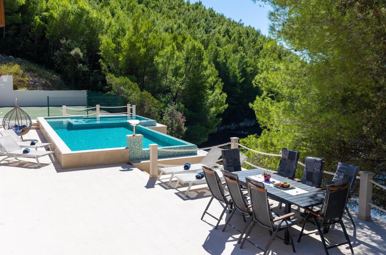 Beachfront Villa Brulupes In Secluded Bay Konstari エクステリア 写真
