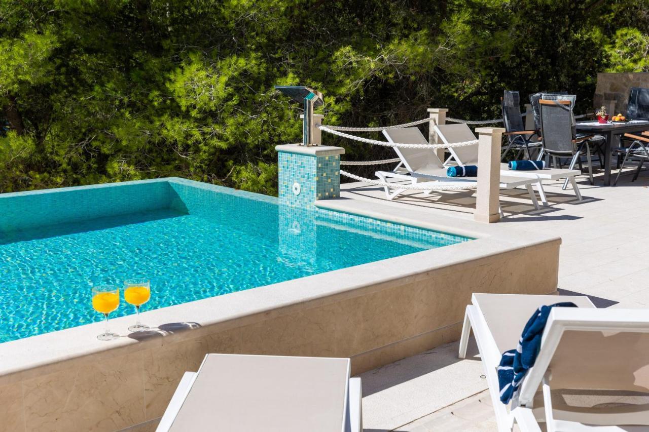 Beachfront Villa Brulupes In Secluded Bay Konstari エクステリア 写真